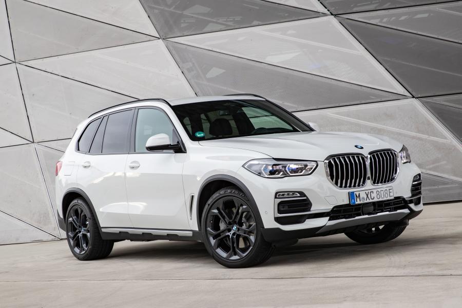  BMW X5 xDrive45e iPerformance (G05) 2019 года  (WW) (фото 1 из 102)